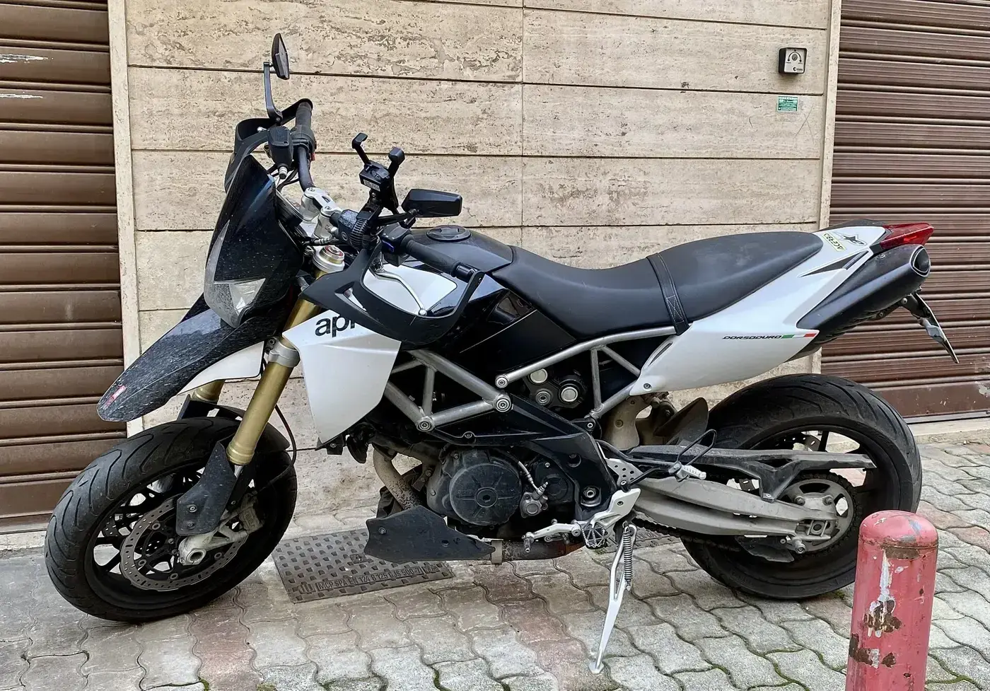 Aprilia Dorsoduro, trail — vue extérieure