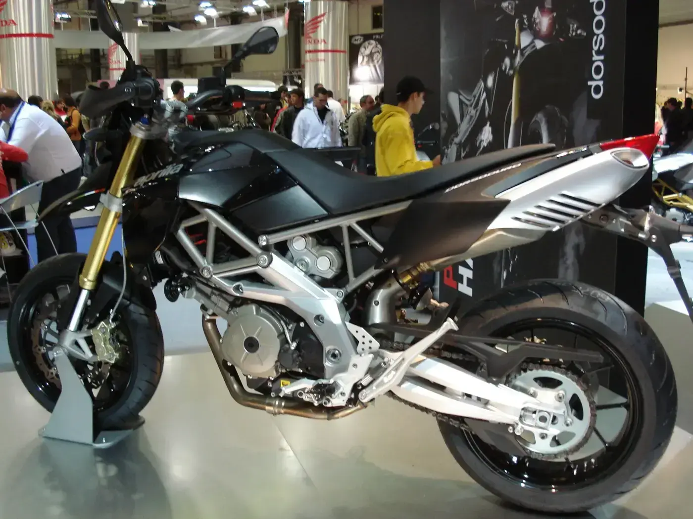 Aprilia Dorsoduro, trail — vue extérieure