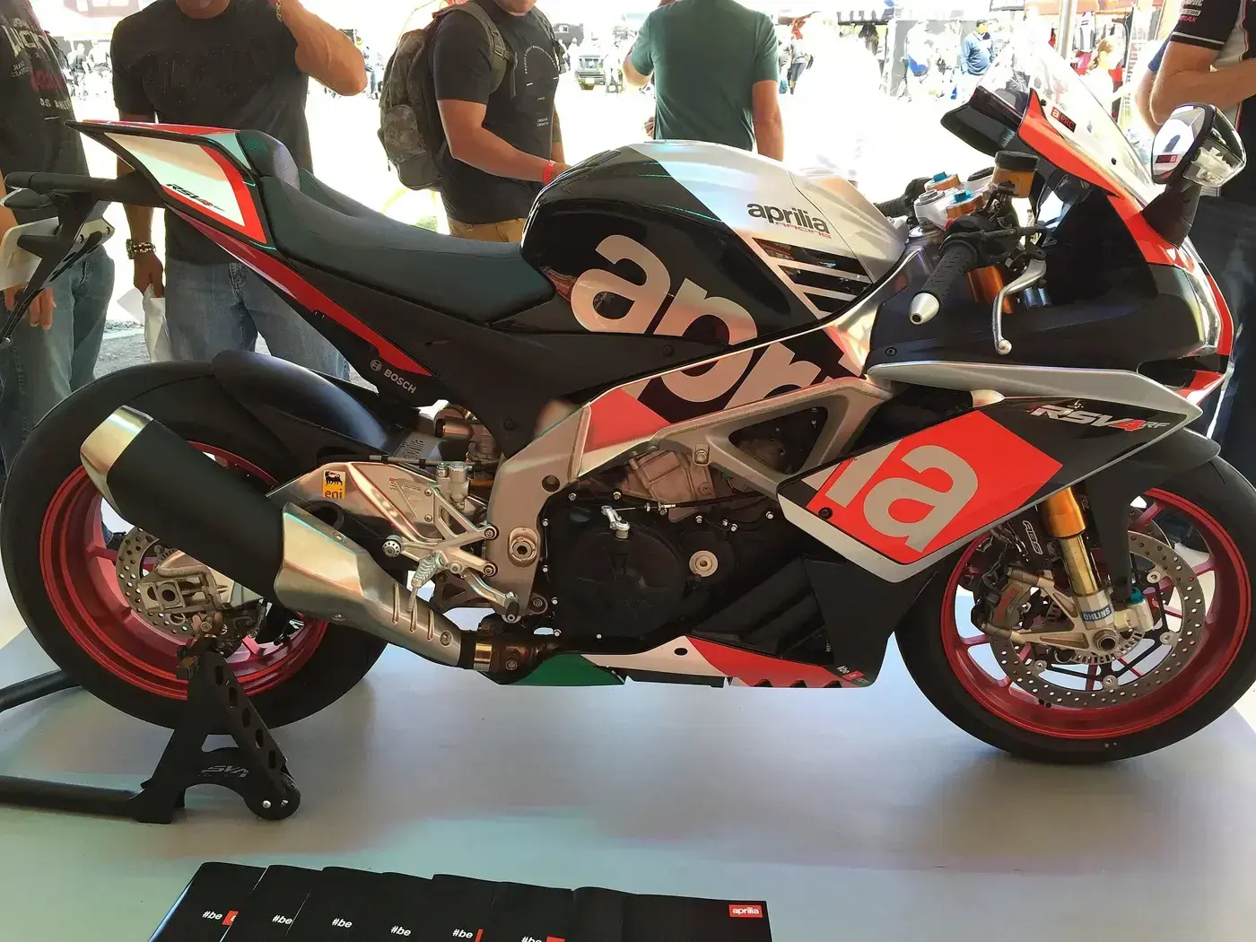 Aprilia RSV4, sportive — vue extérieure