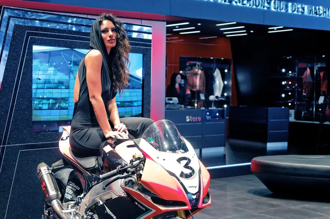 Aprilia RSV4, sportive — vue extérieure