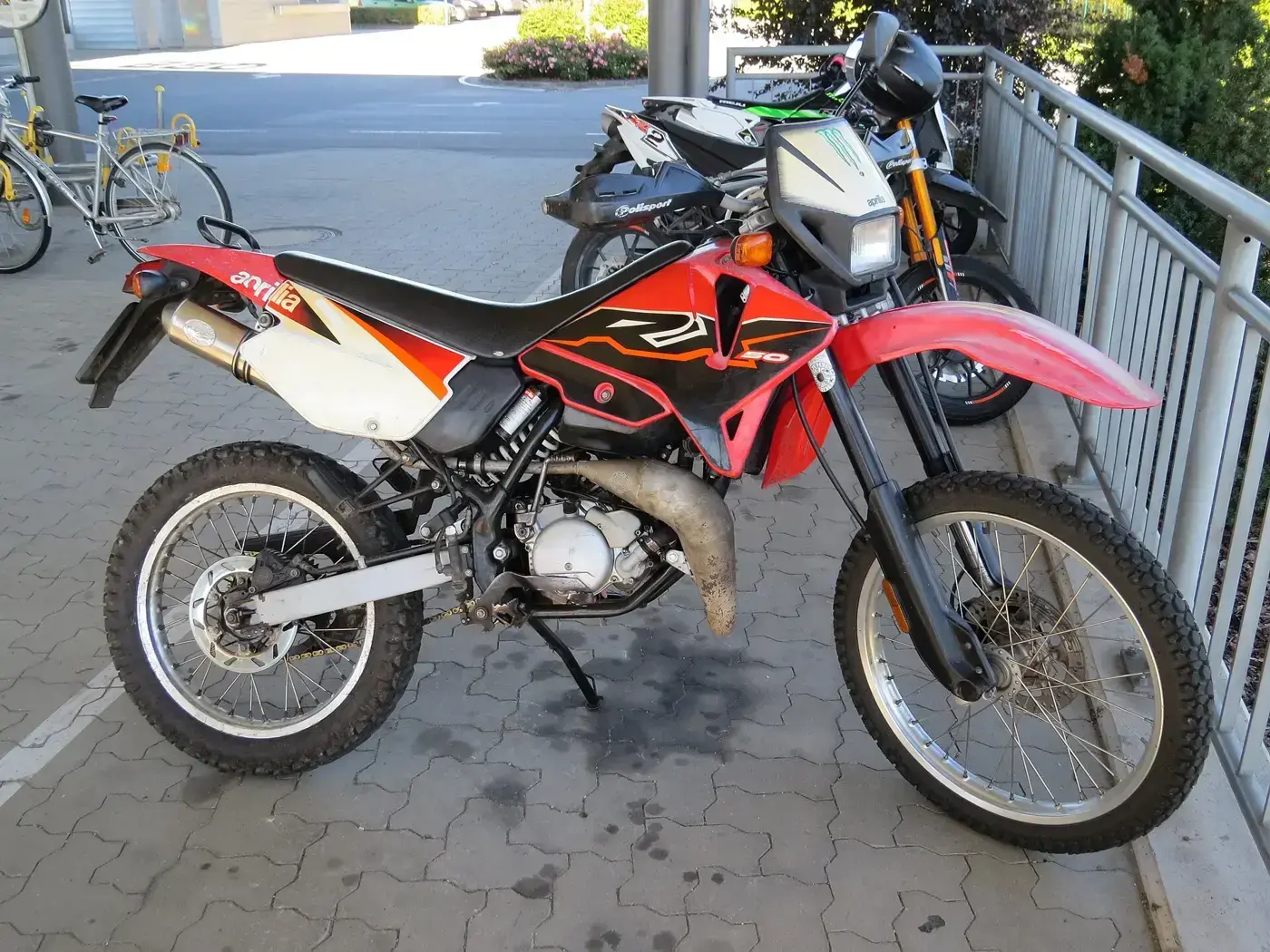 Aprilia RX, trail — vue extérieure