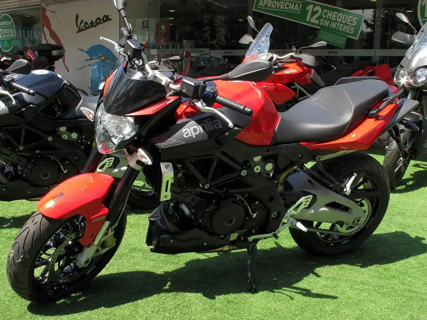Aprilia Shiver, trail — vue extérieure
