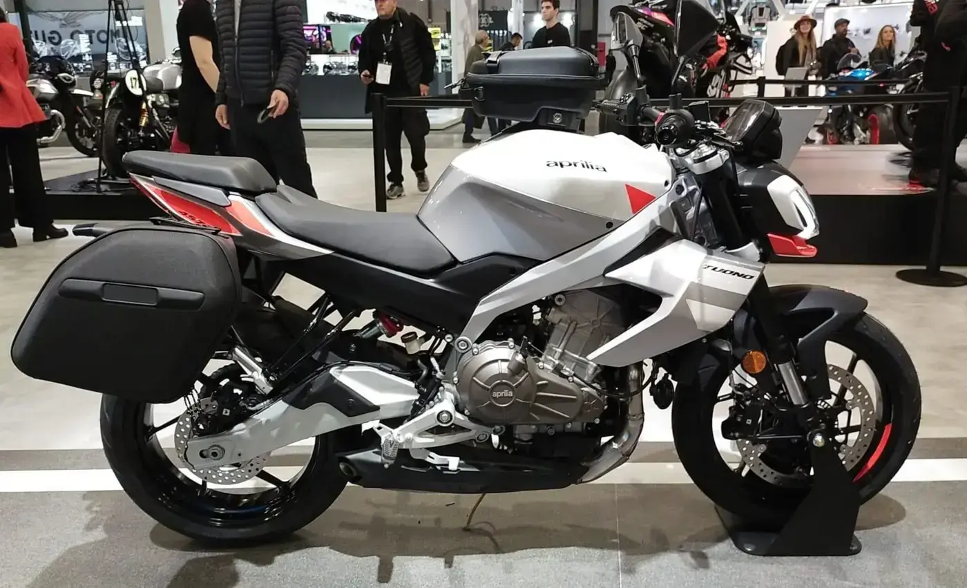Aprilia Tuono, sportive — vue extérieure