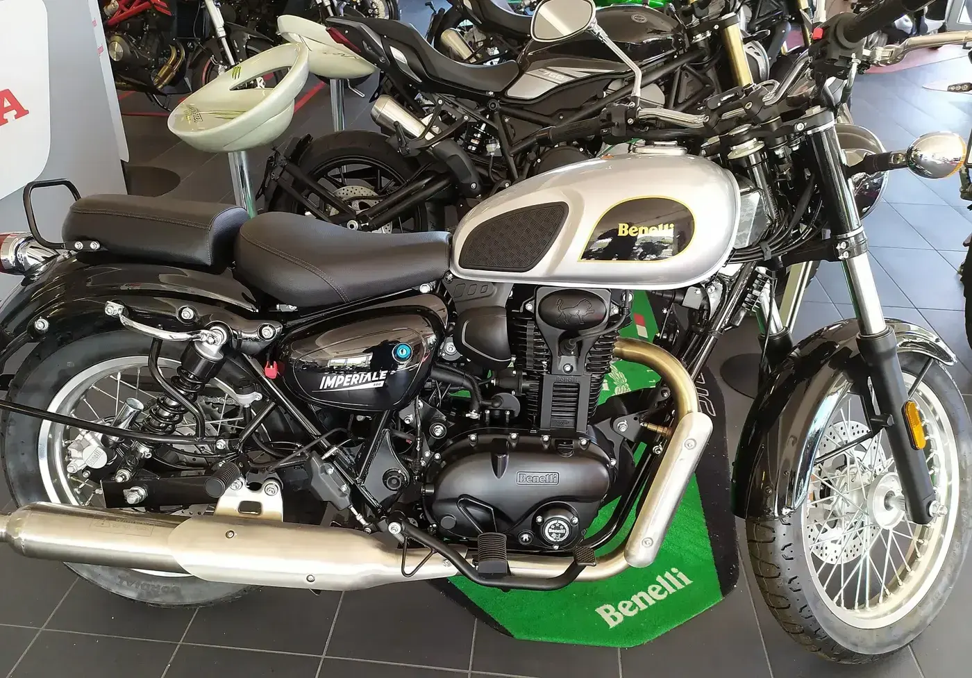 Benelli Imperiale, custom — vue extérieure