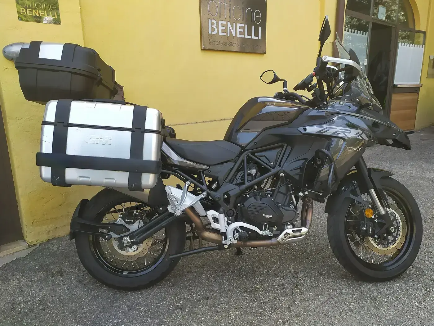 Benelli TRK, trail — vue extérieure