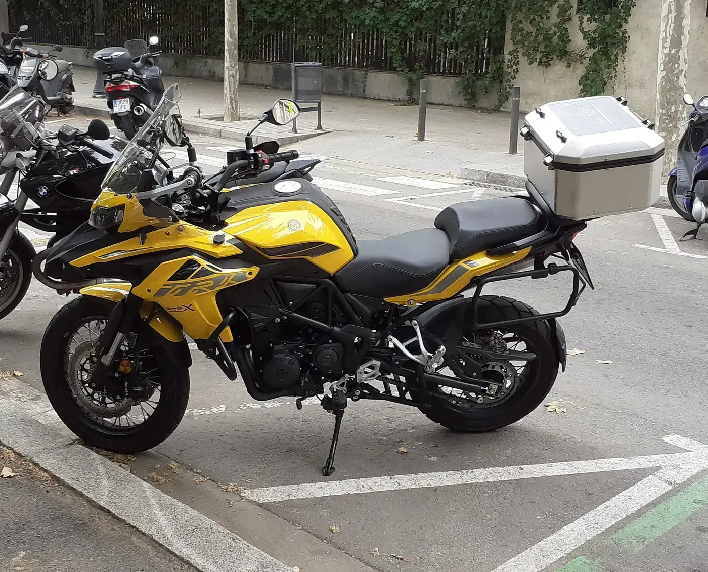Benelli TRK, trail — vue extérieure