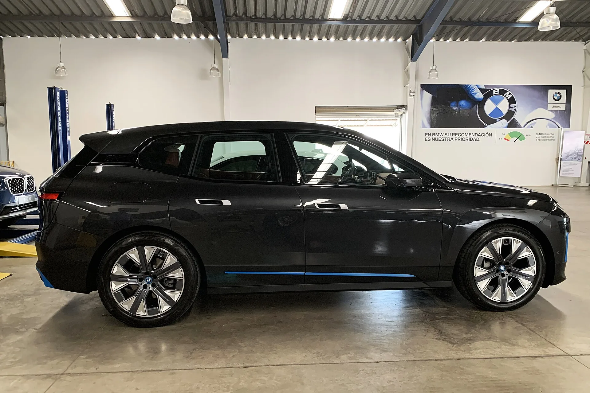 BMW iX