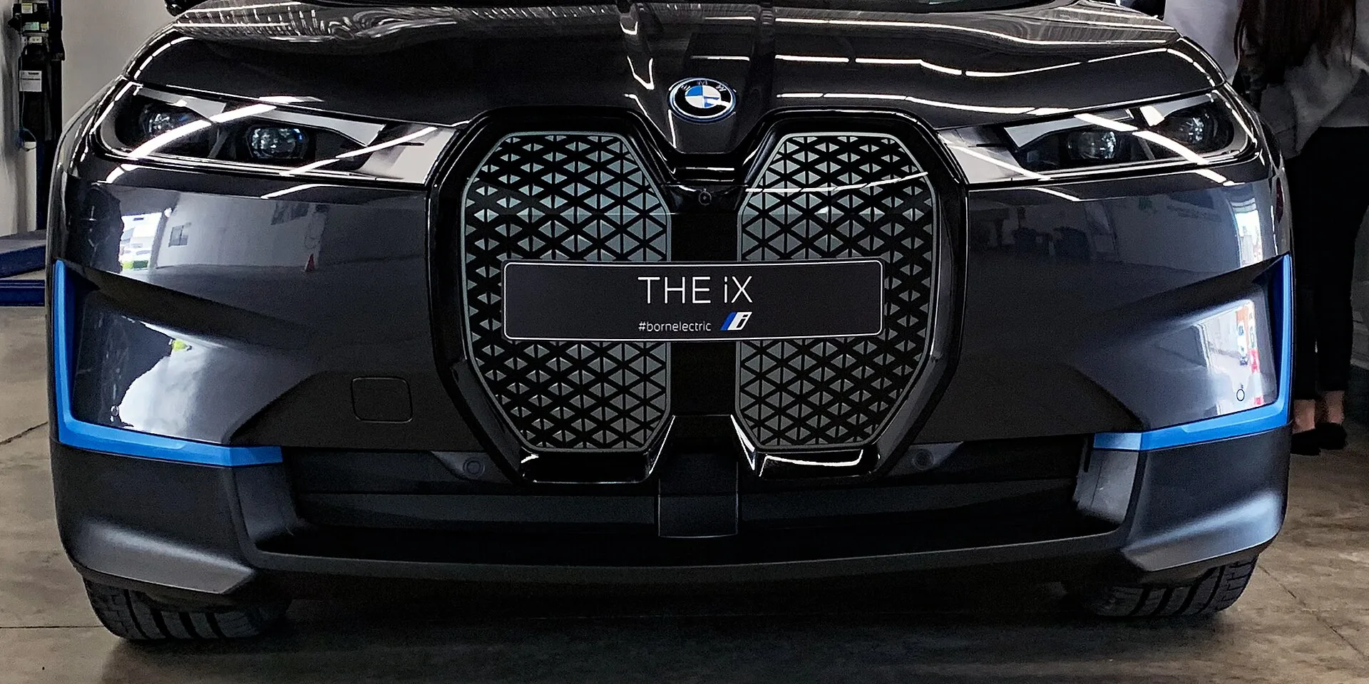 BMW iX