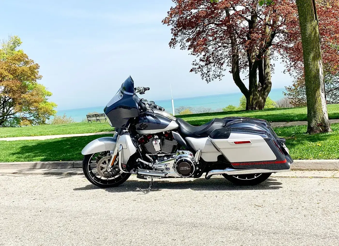 Harley-Davidson CVO Street Glide, sportive — vue extérieure