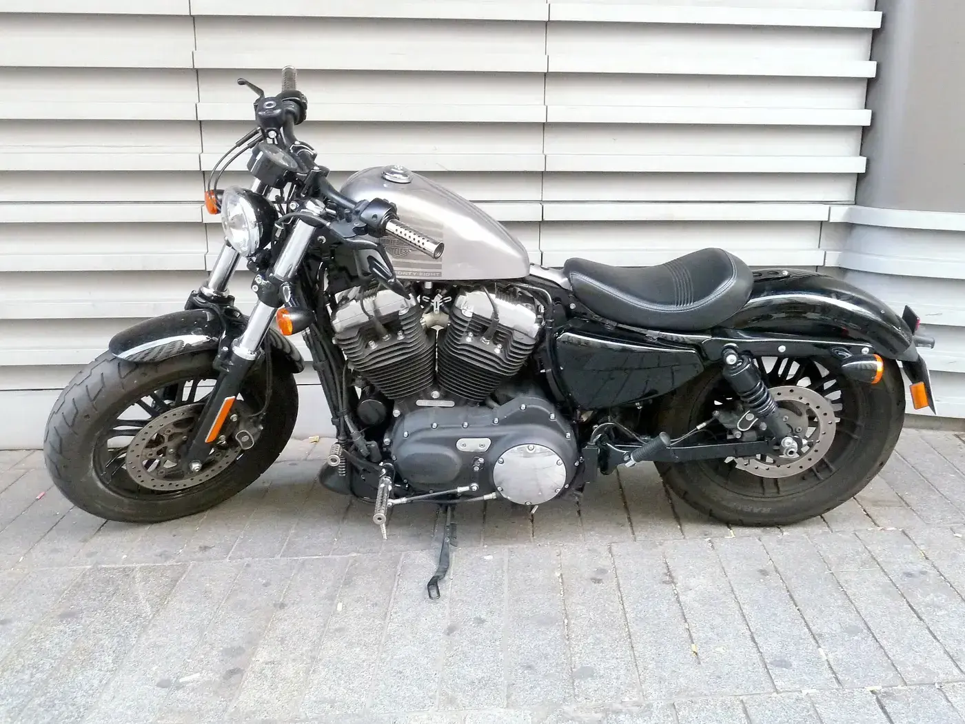 Harley-Davidson Forty Eight, custom — vue extérieure