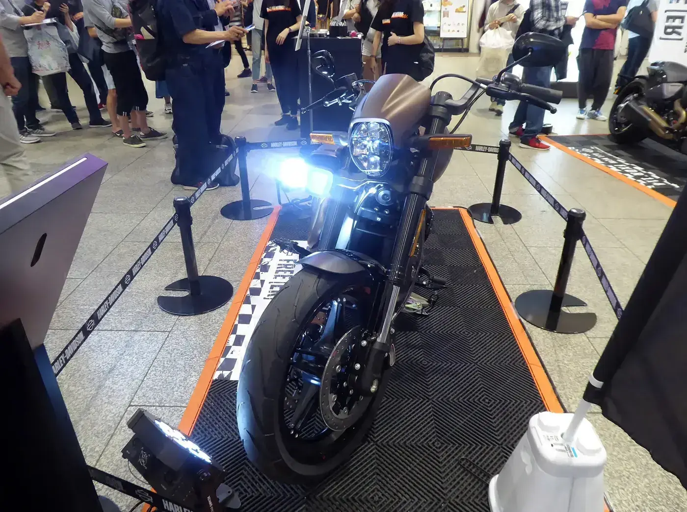 Harley-Davidson FXDR, custom — vue extérieure