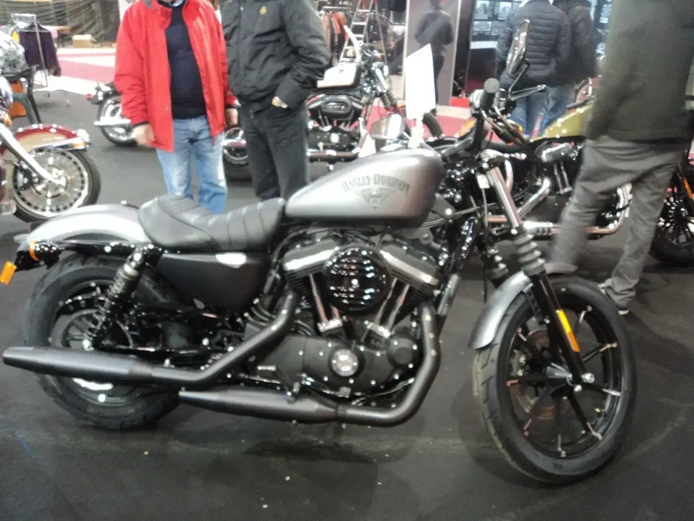Harley-Davidson IRON 883, custom — vue extérieure