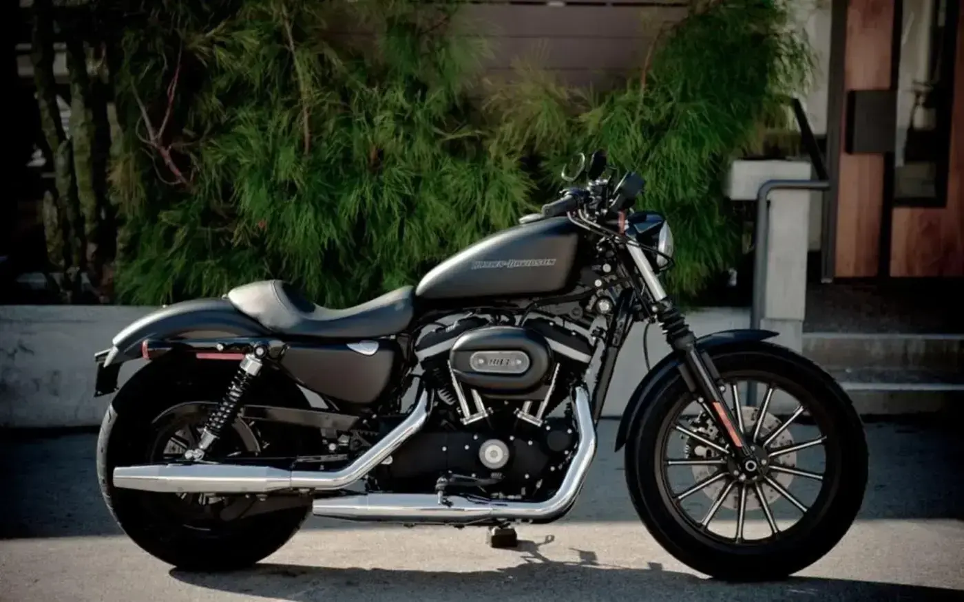 Harley-Davidson IRON 883, custom — vue extérieure