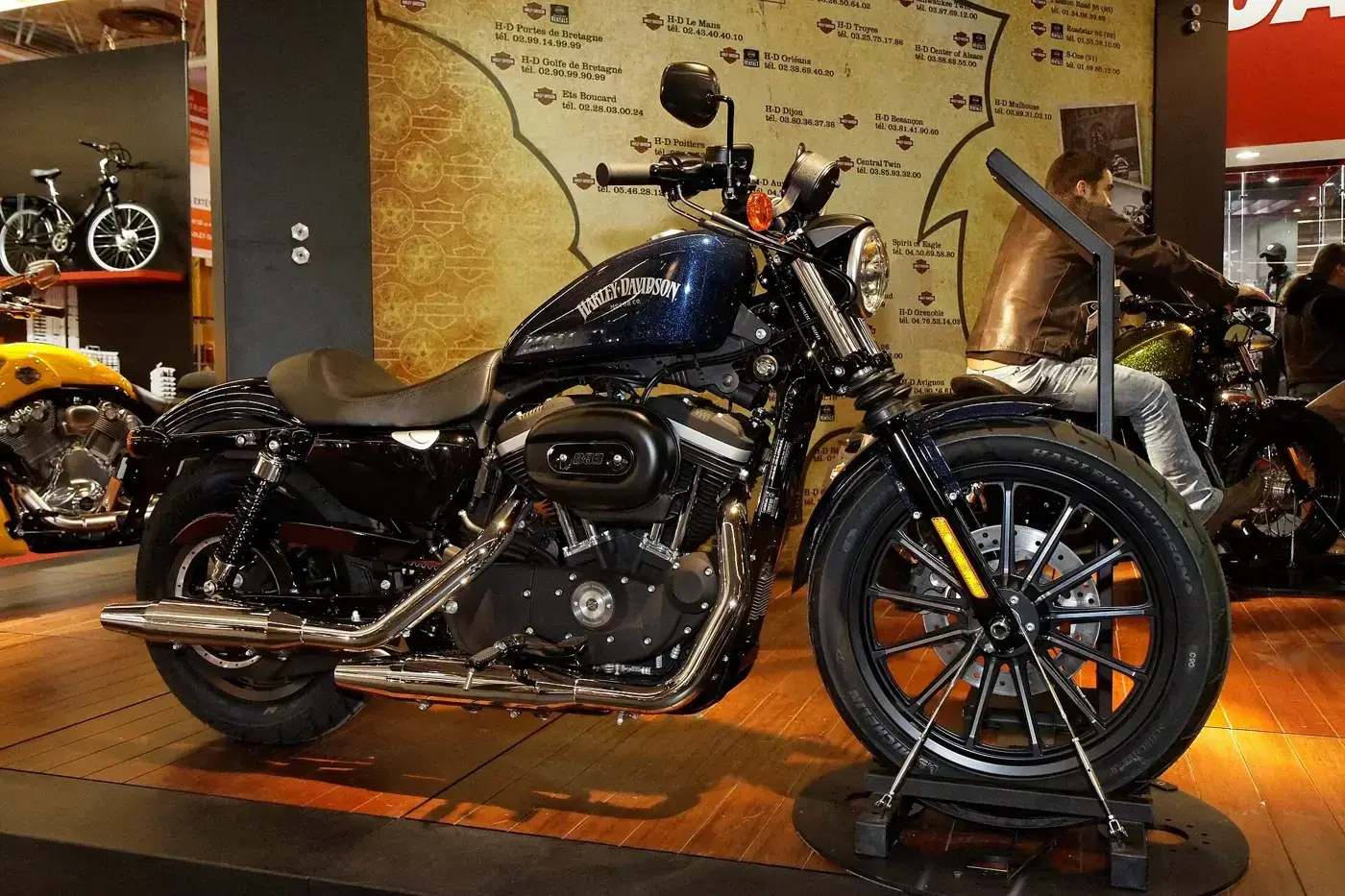 Harley-Davidson IRON 883, custom — vue extérieure