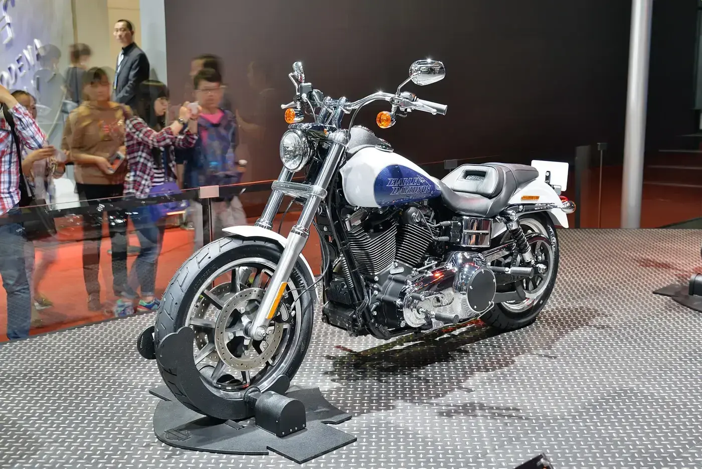 Harley-Davidson Low Rider, custom — vue extérieure