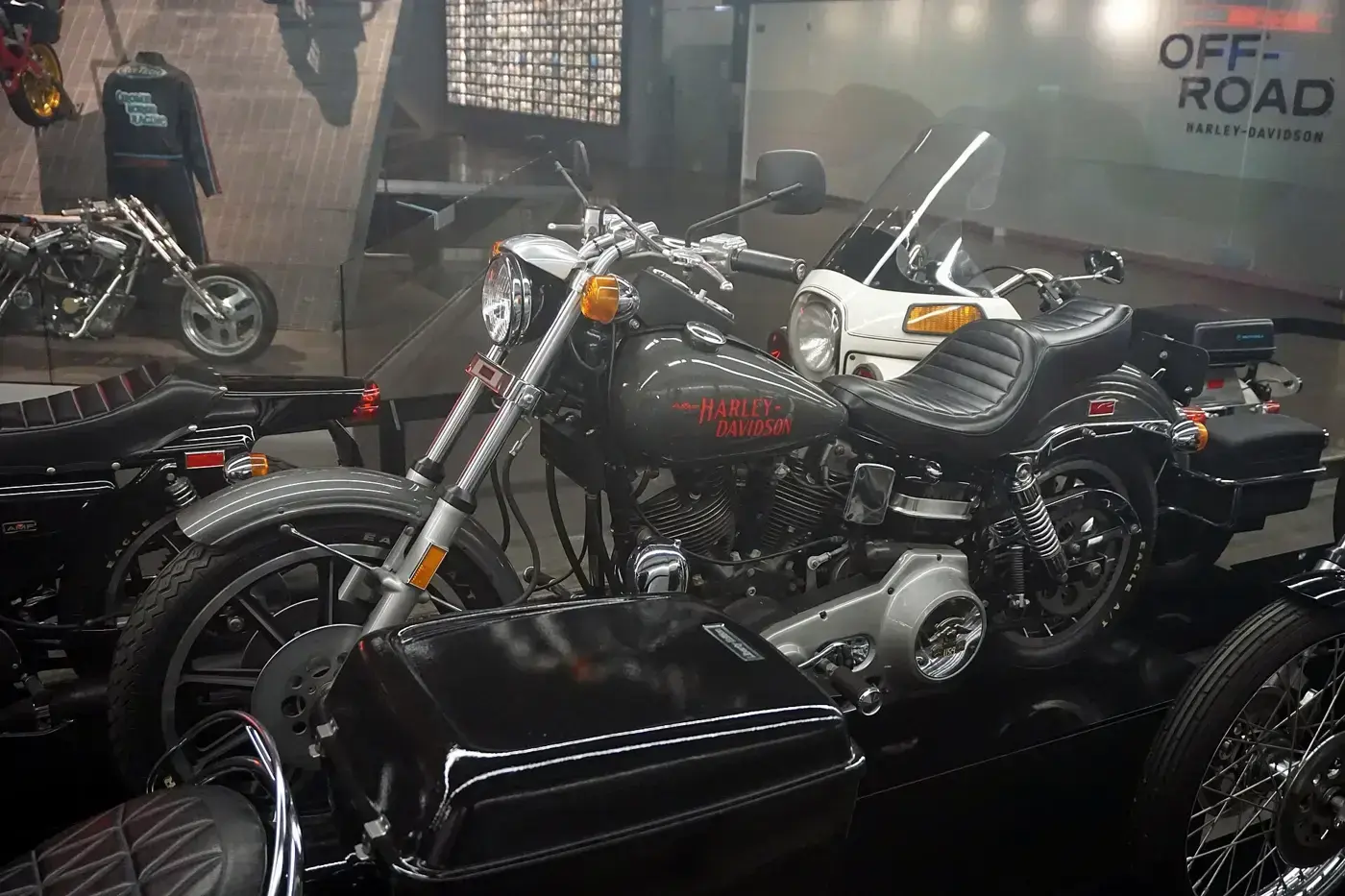 Harley-Davidson Low Rider, custom — vue extérieure