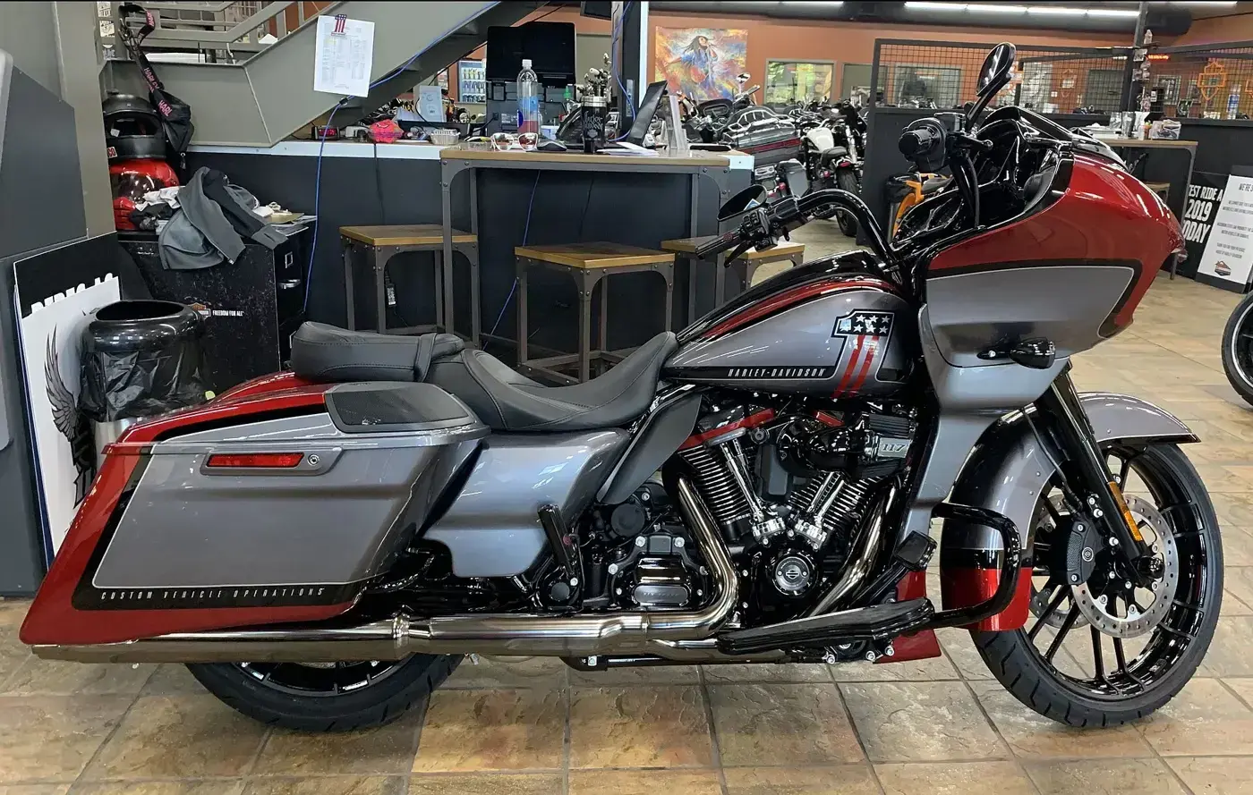 Harley-Davidson ROAD Glide, sportive — vue extérieure