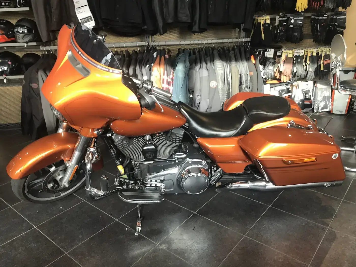 Harley-Davidson STREET Glide, sportive — vue extérieure