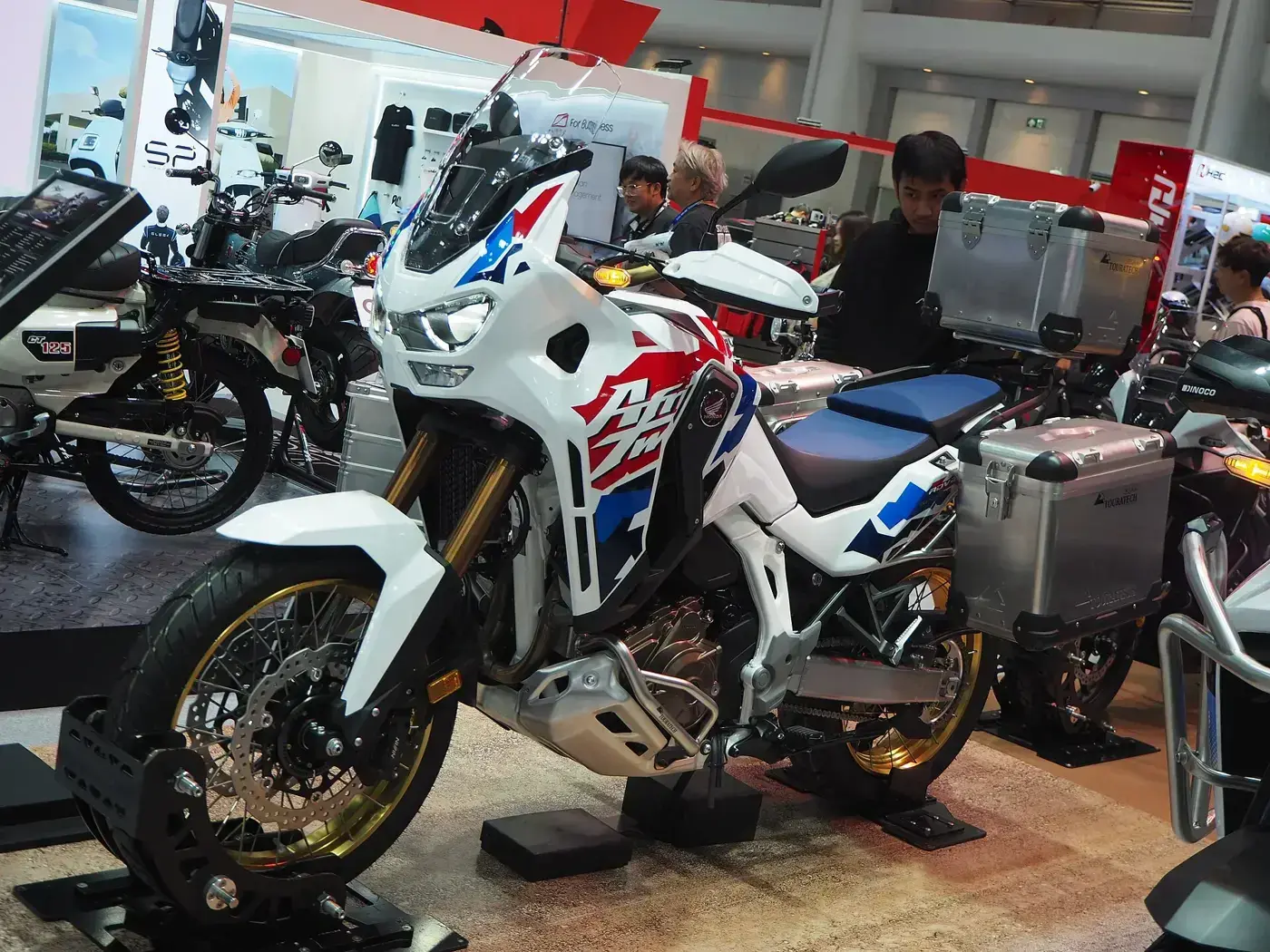 Honda Africa Twin, trail — vue extérieure