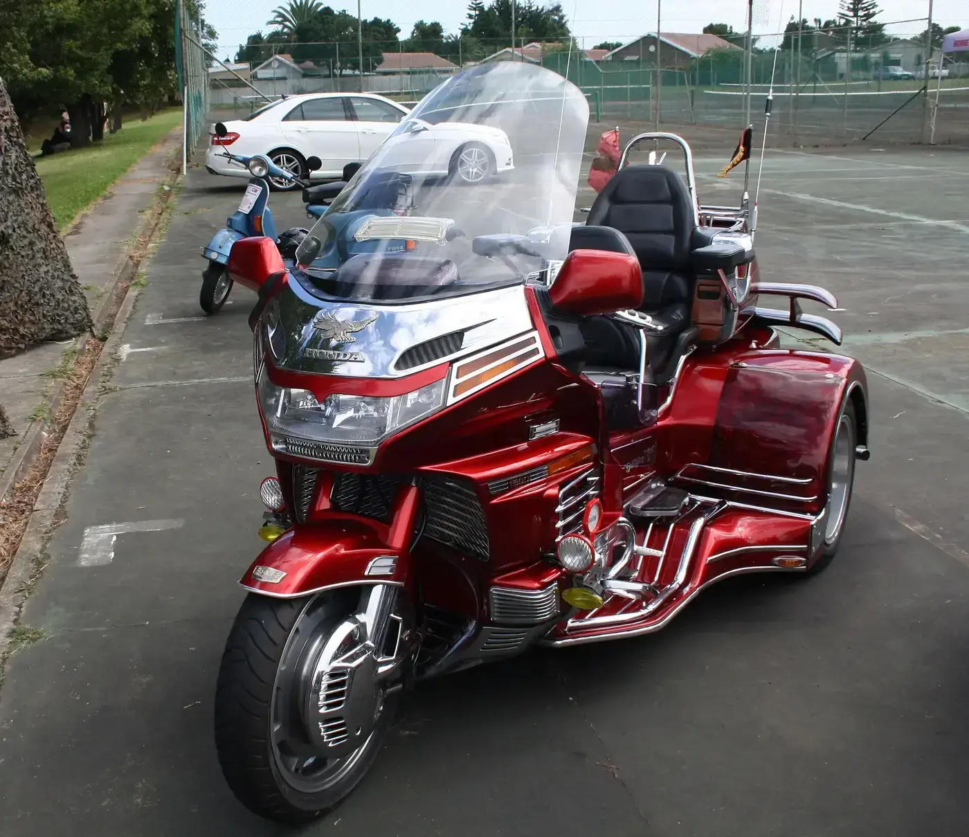 Honda Goldwing, sportive — vue extérieure