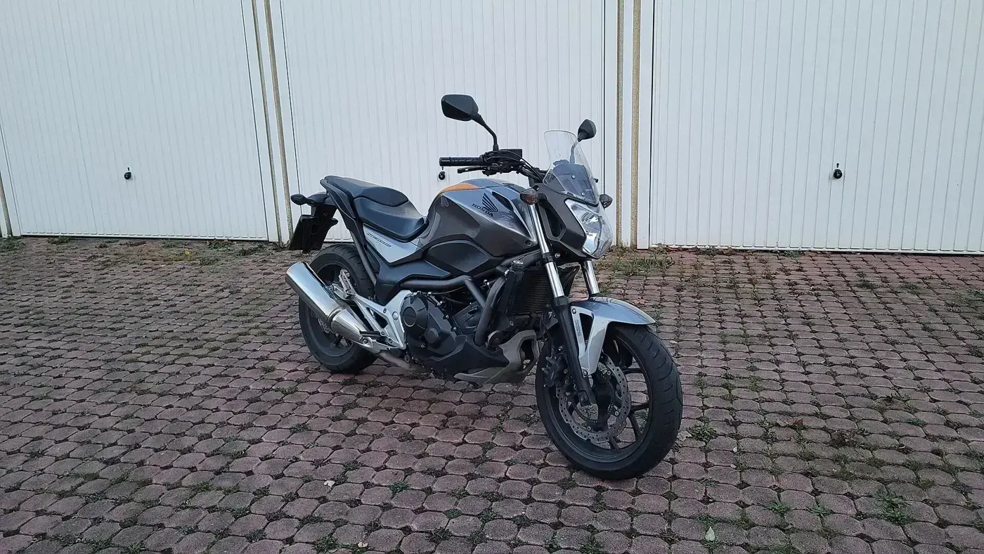 Honda NC, sportive — vue extérieure