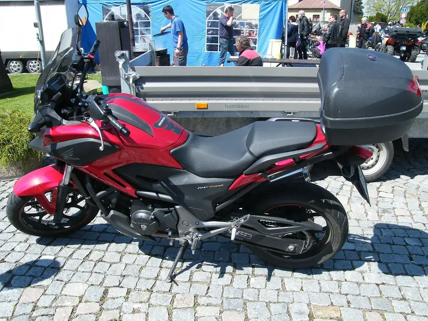Honda NC, sportive — vue extérieure