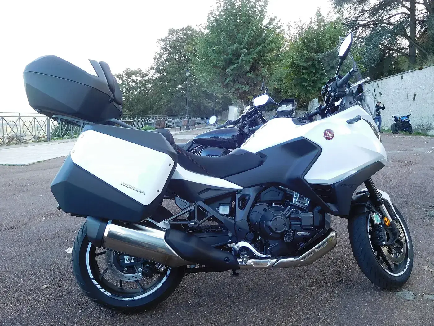 Honda NT, custom — vue extérieure