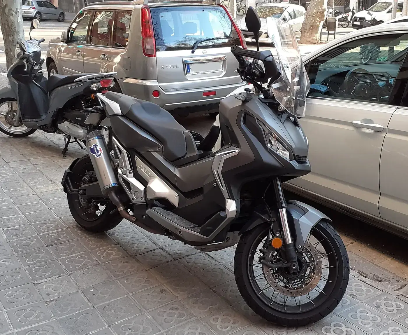 Honda X-ADV, sportive — vue extérieure