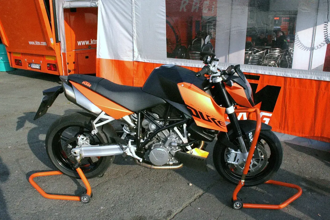 KTM 990 DUKE, roadster — vue extérieure