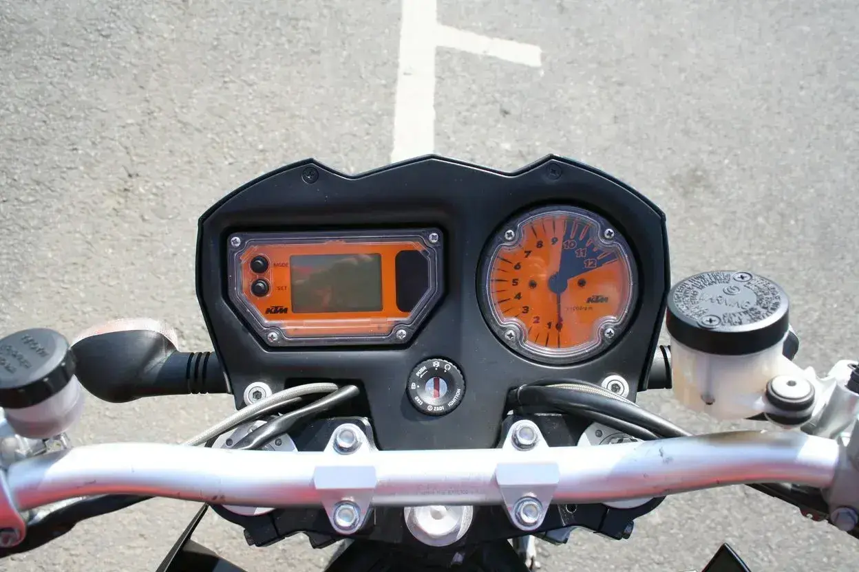 KTM 990 DUKE, roadster — vue extérieure
