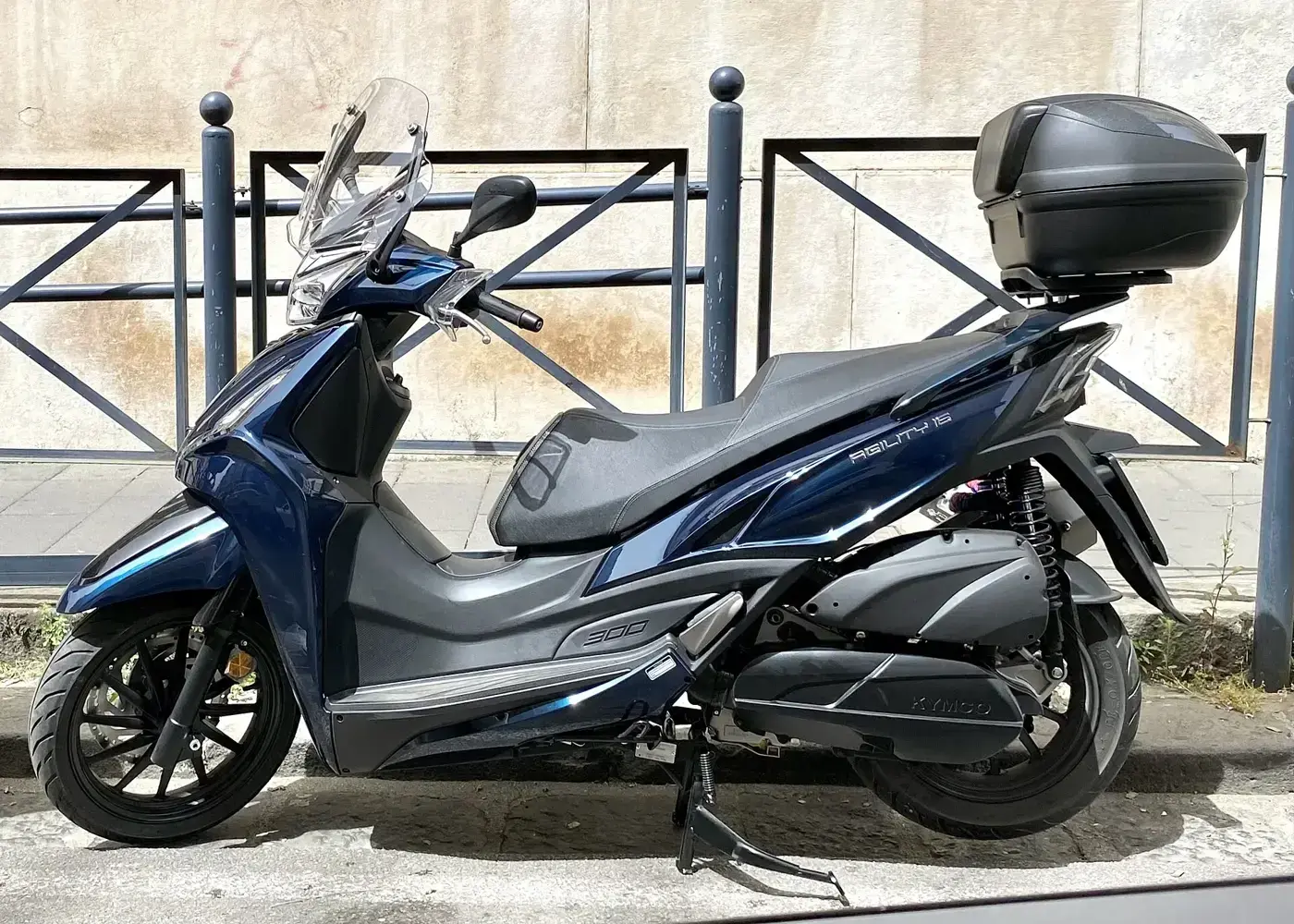 Kymco Agility, scooter — vue extérieure