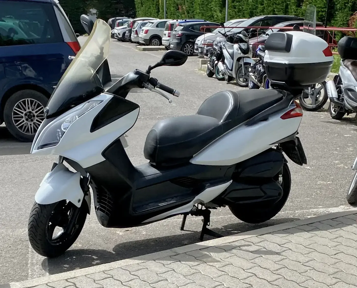 Kymco Downtown, scooter — vue extérieure