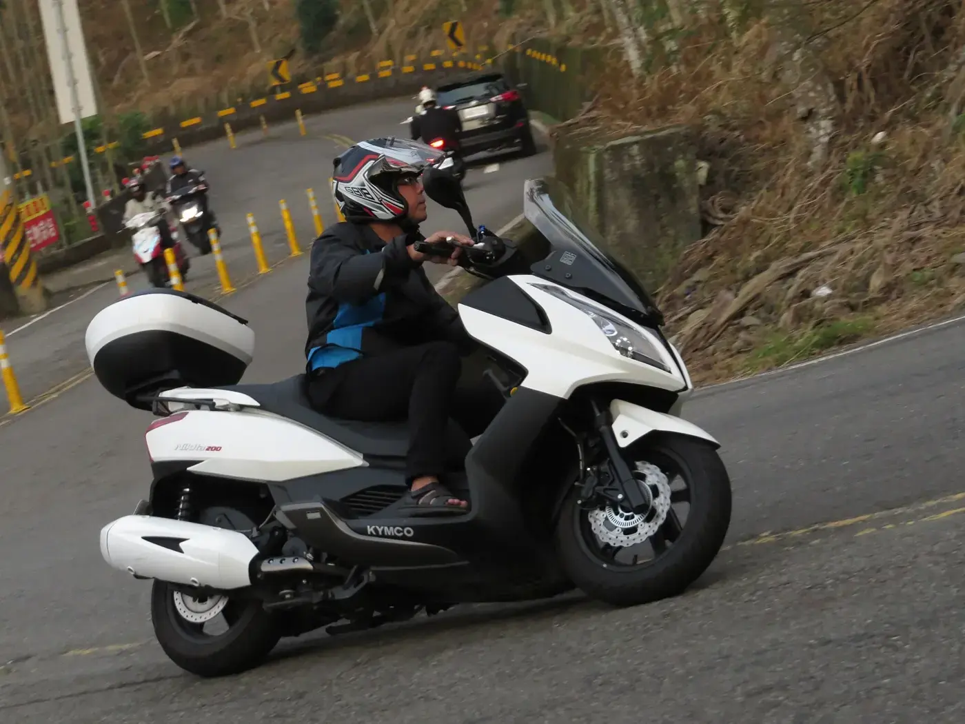 Kymco Downtown, scooter — vue extérieure