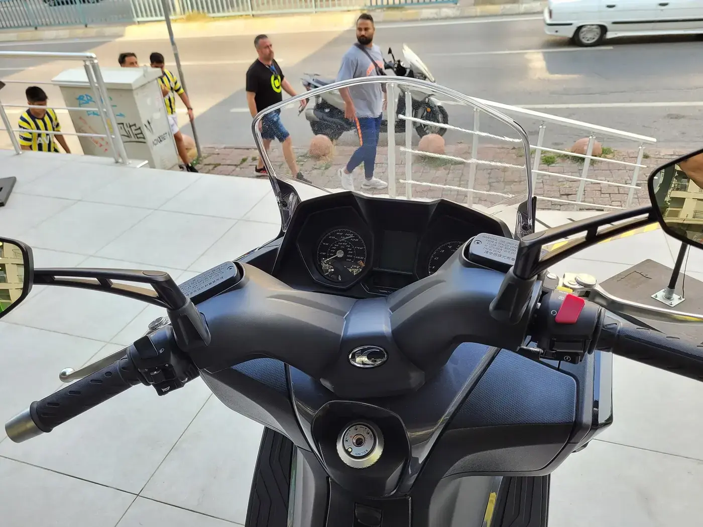 Kymco Downtown, scooter — vue extérieure