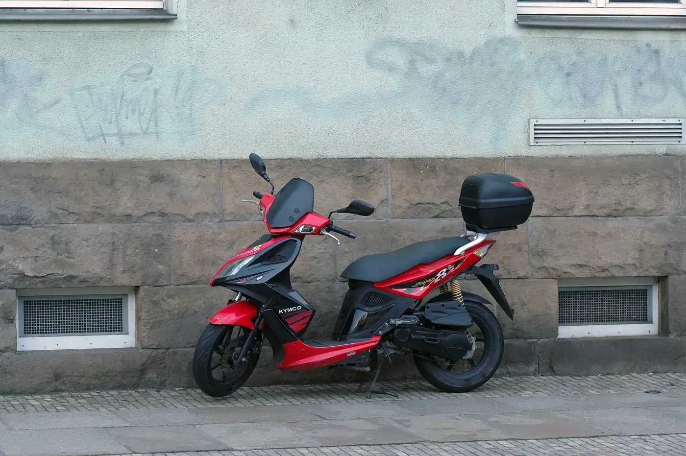 Kymco Super 8, scooter — vue extérieure