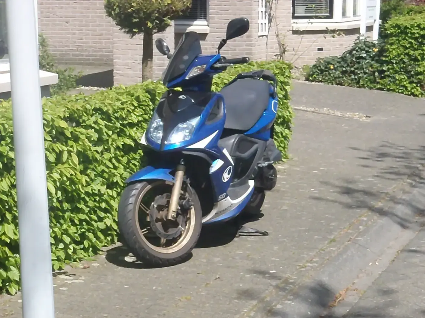 Kymco Super 8, scooter — vue extérieure