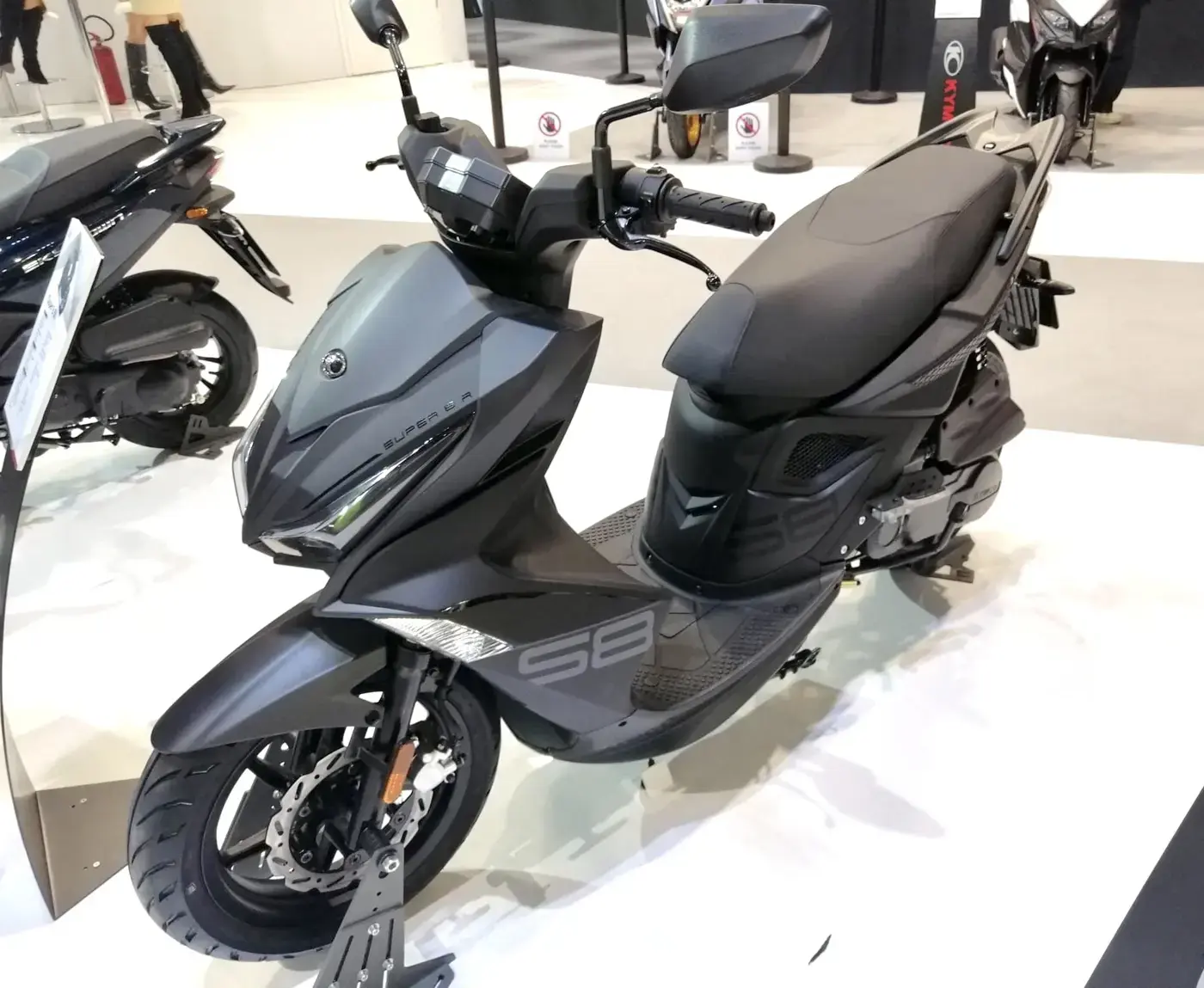 Kymco Super 8, scooter — vue extérieure
