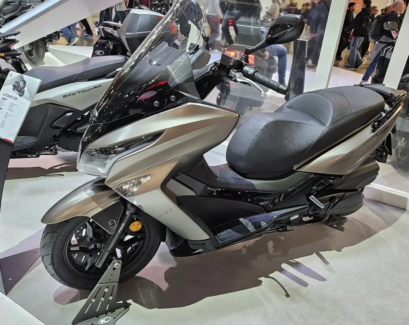 Kymco X Town, scooter — vue extérieure