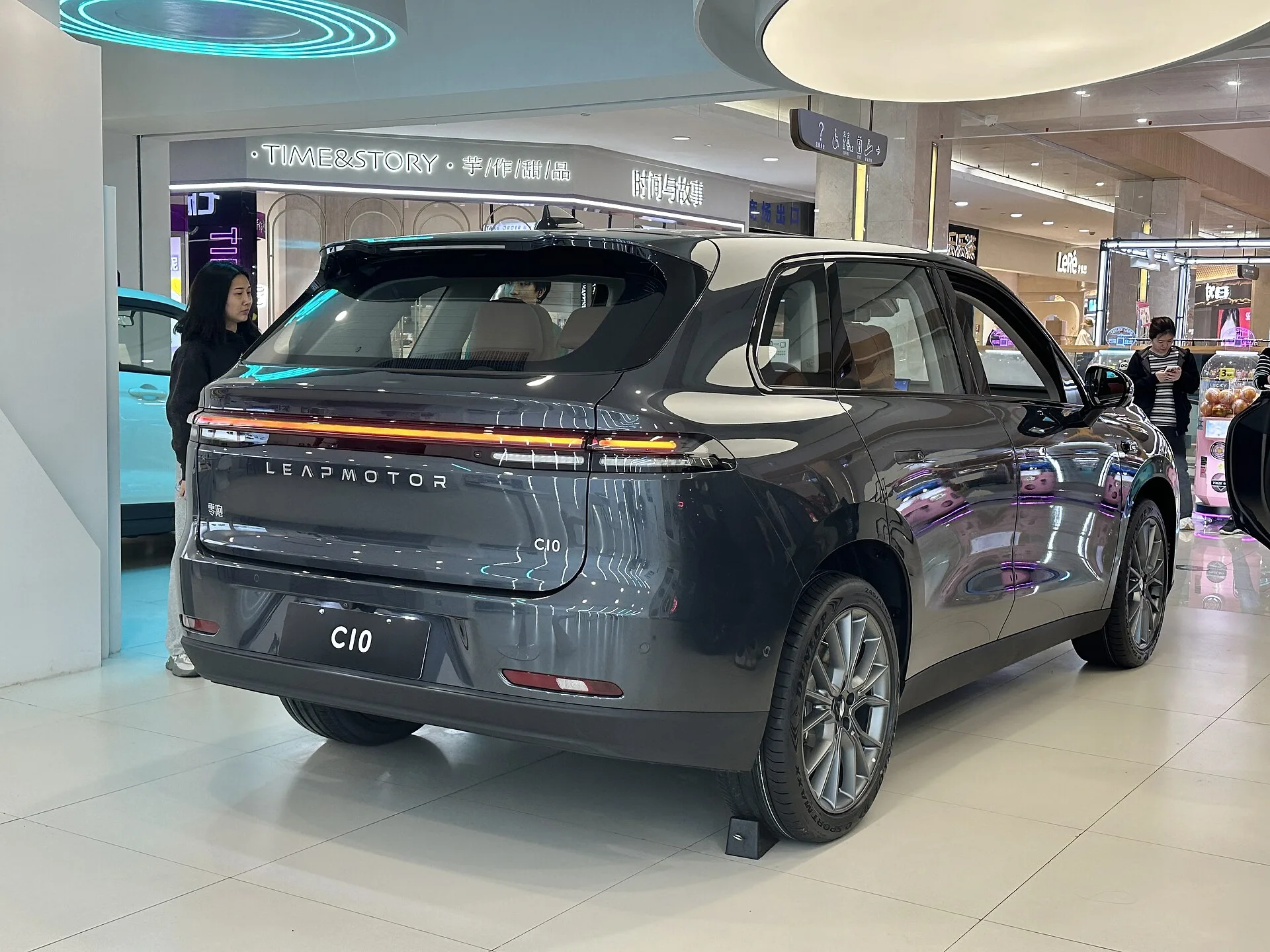 Leapmotor C10