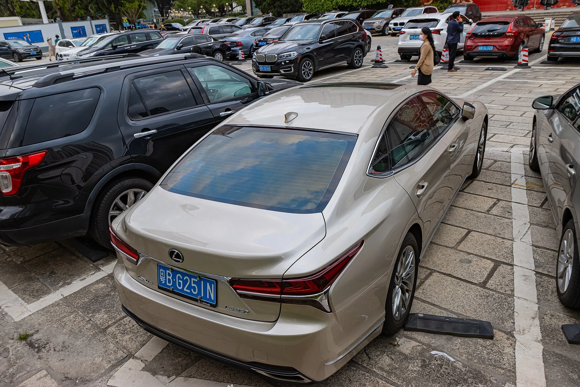 Lexus LS