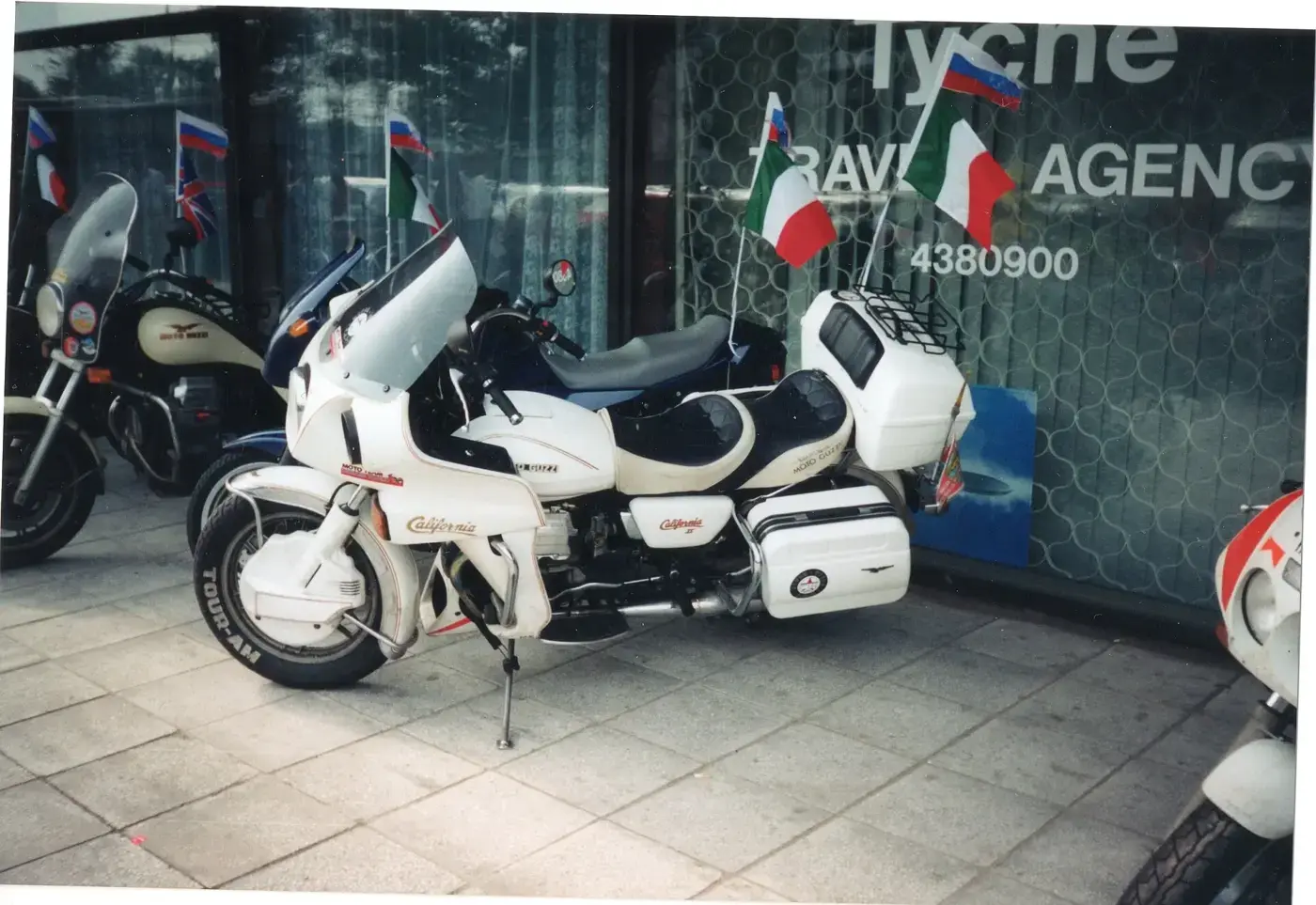 Moto Guzzi California, custom — vue extérieure