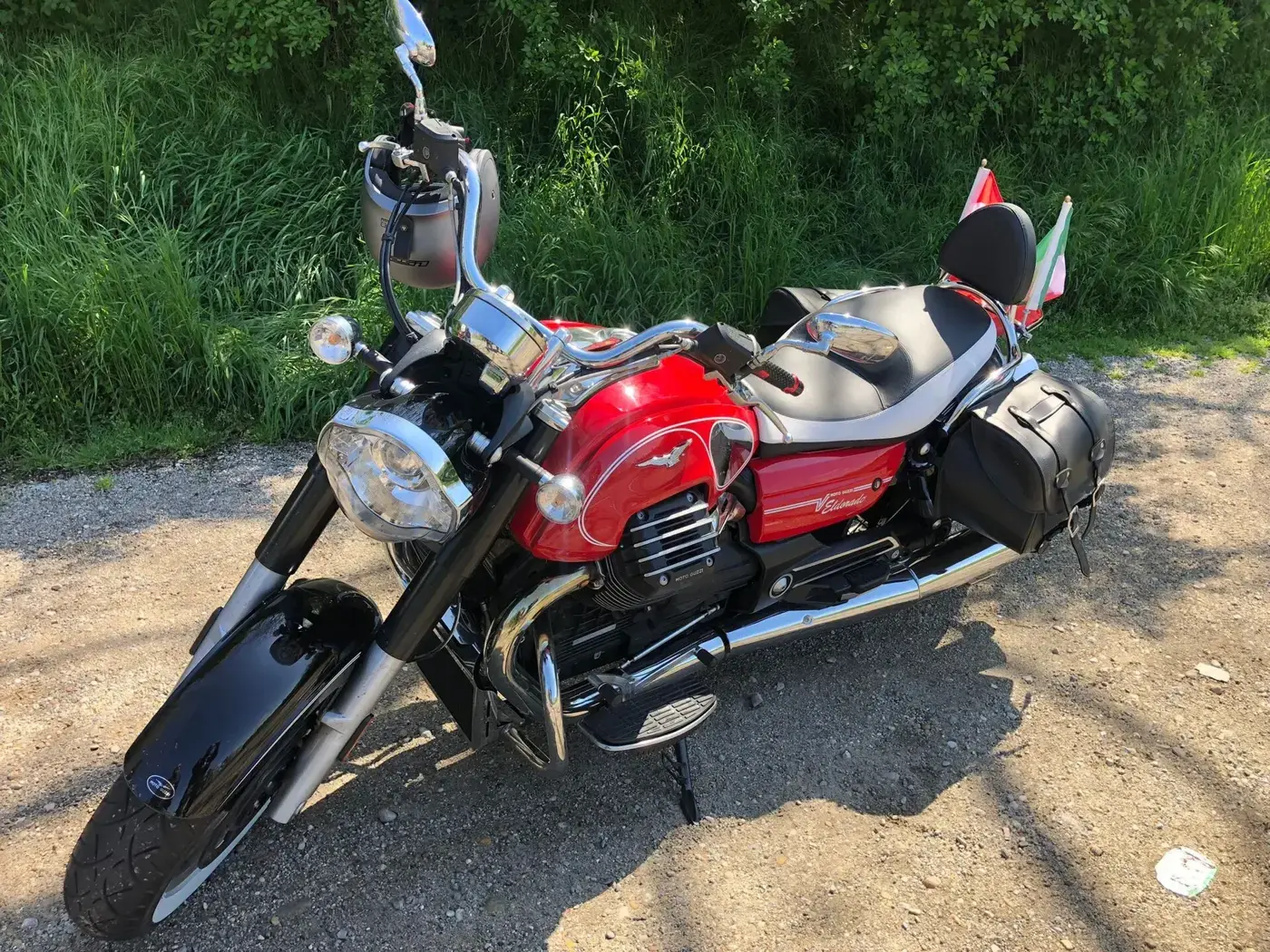 Moto Guzzi Eldorado, custom — vue extérieure