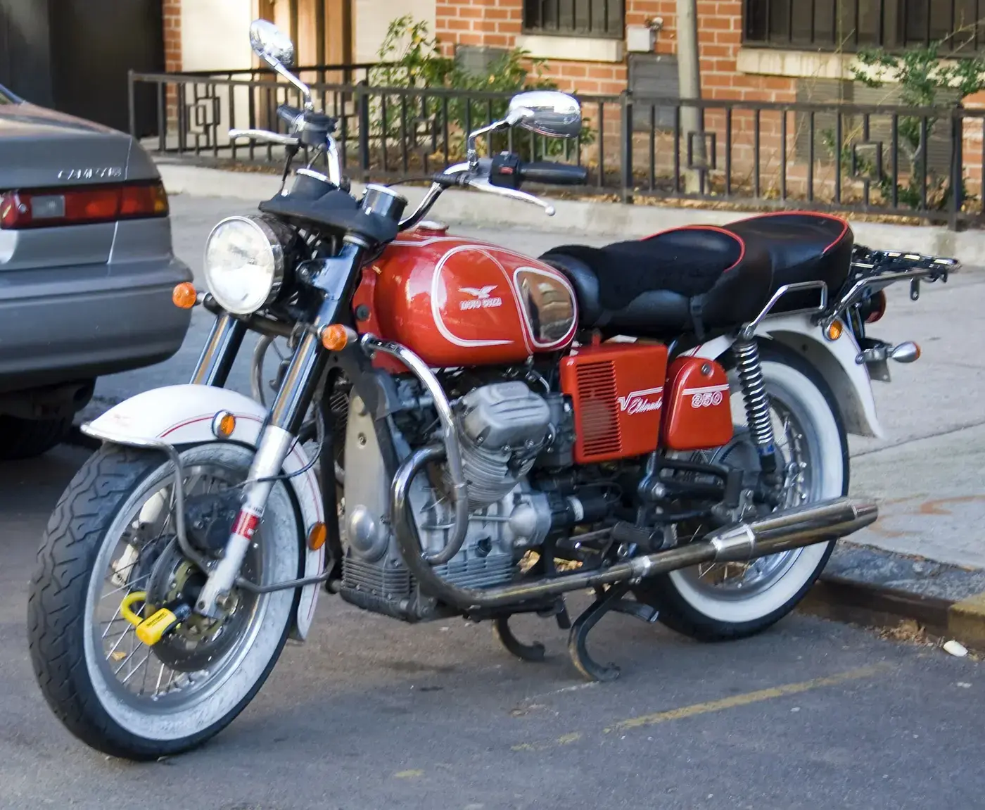 Moto Guzzi Eldorado, custom — vue extérieure