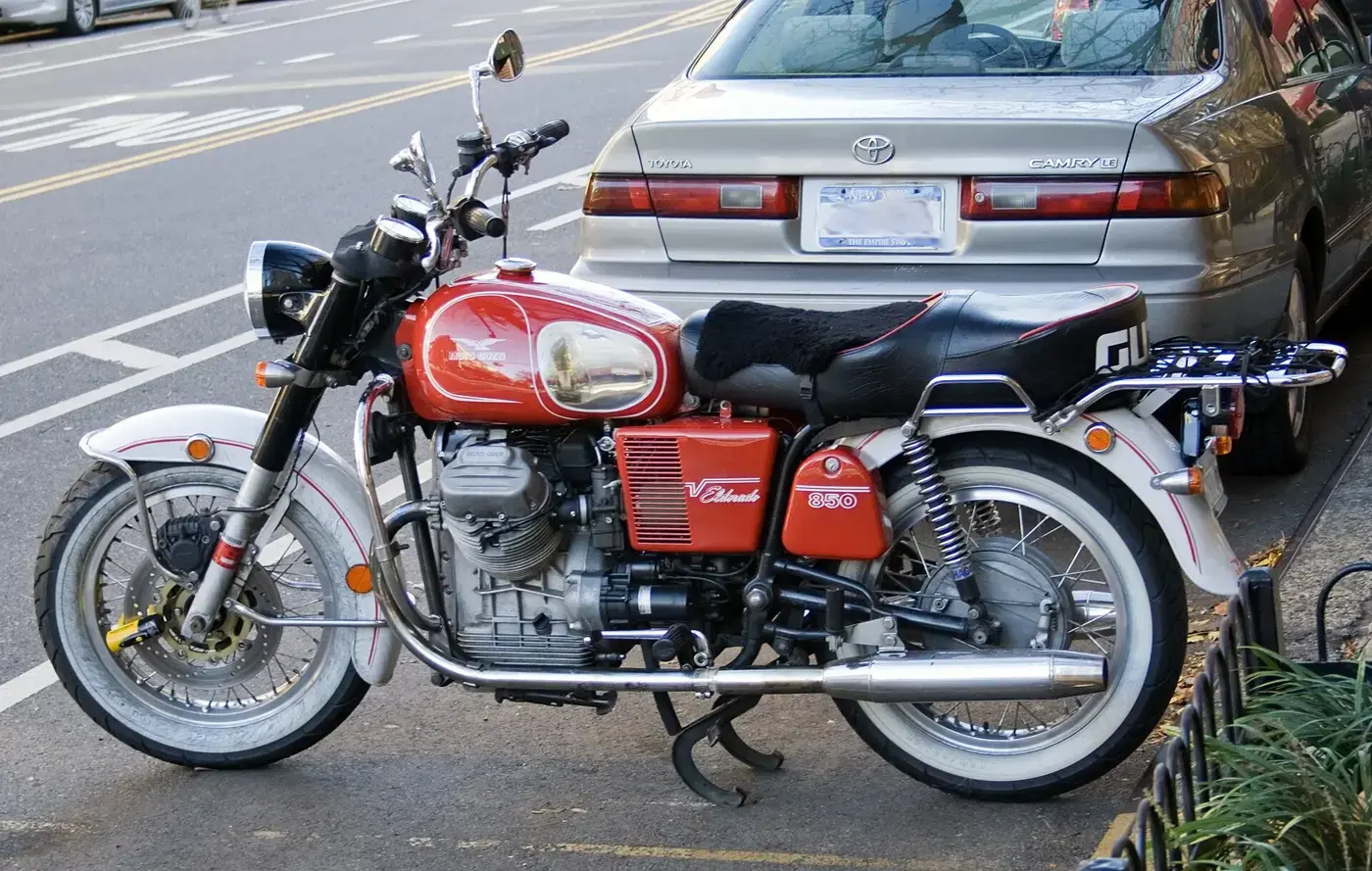 Moto Guzzi Eldorado, custom — vue extérieure