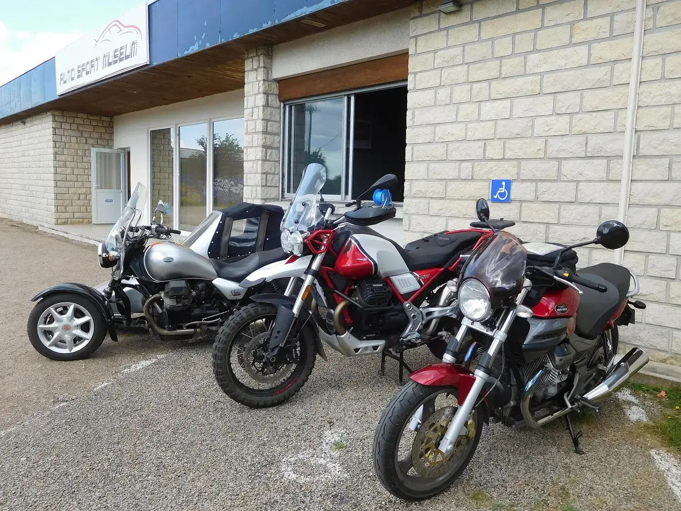 Moto Guzzi V85, trail — vue extérieure