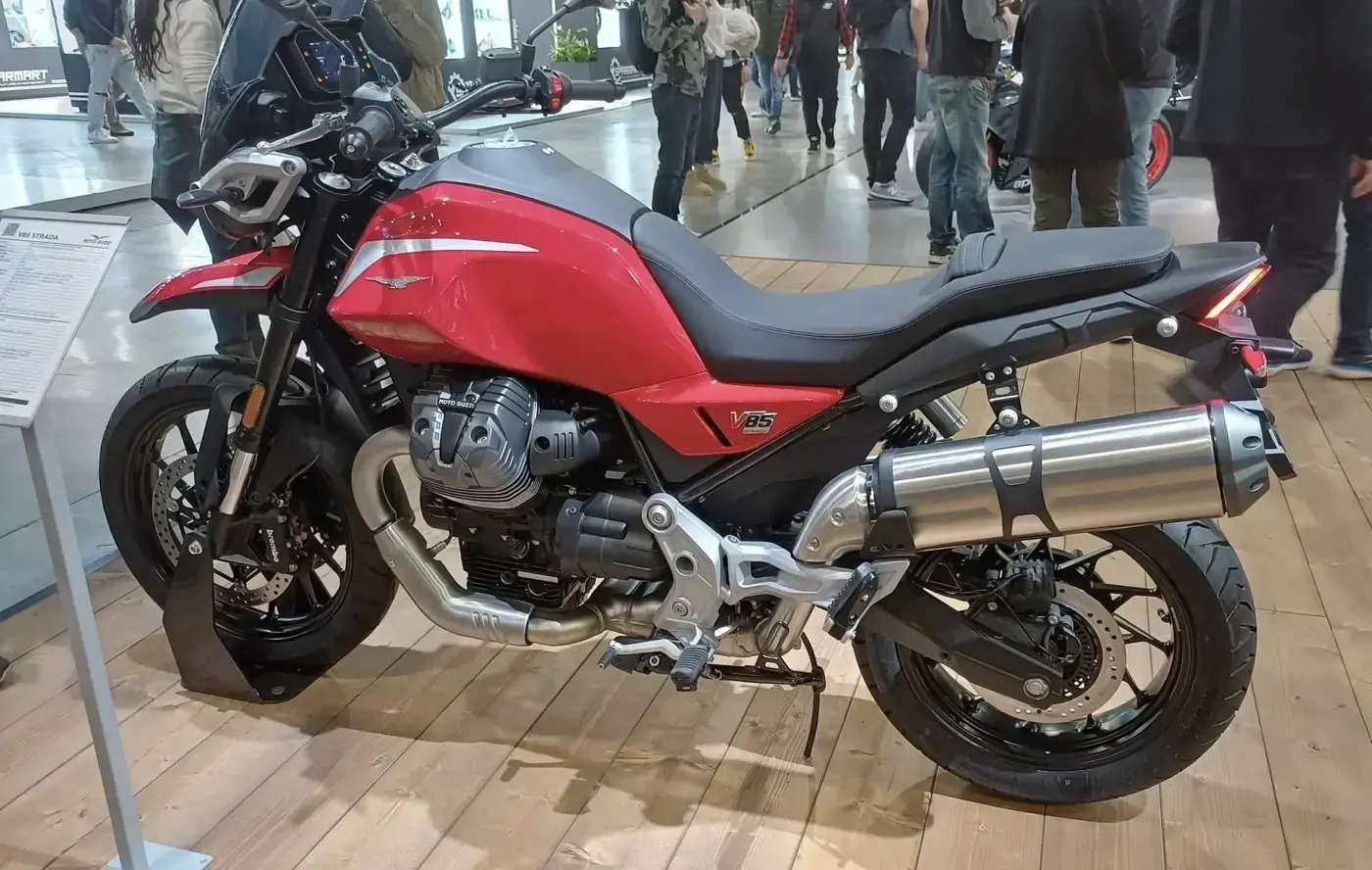 Moto Guzzi V85, trail — vue extérieure