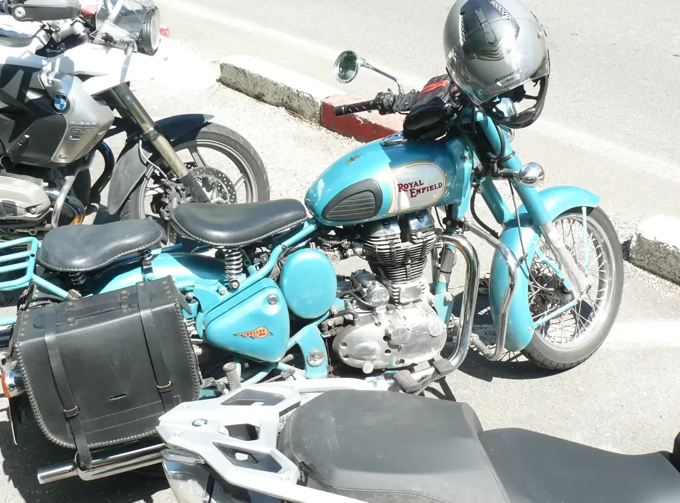 Royal Enfield Bullet, custom — vue extérieure