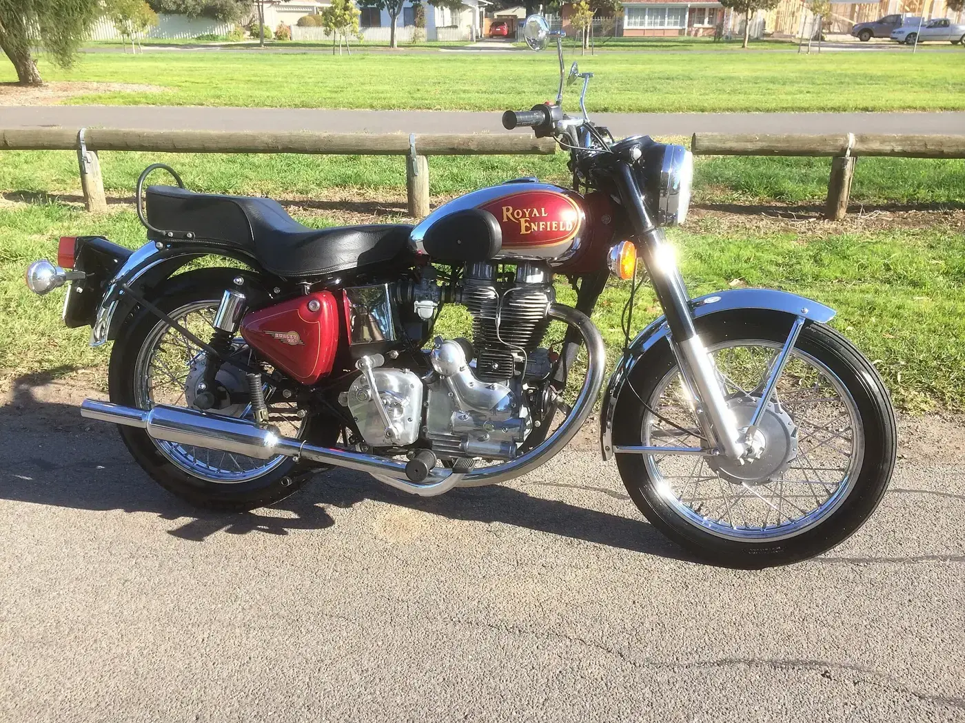 Royal Enfield Bullet, custom — vue extérieure