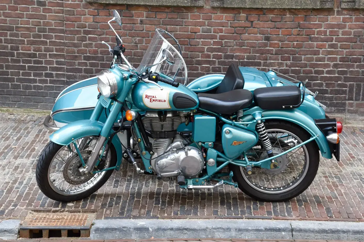 Royal Enfield Classic, custom — vue extérieure