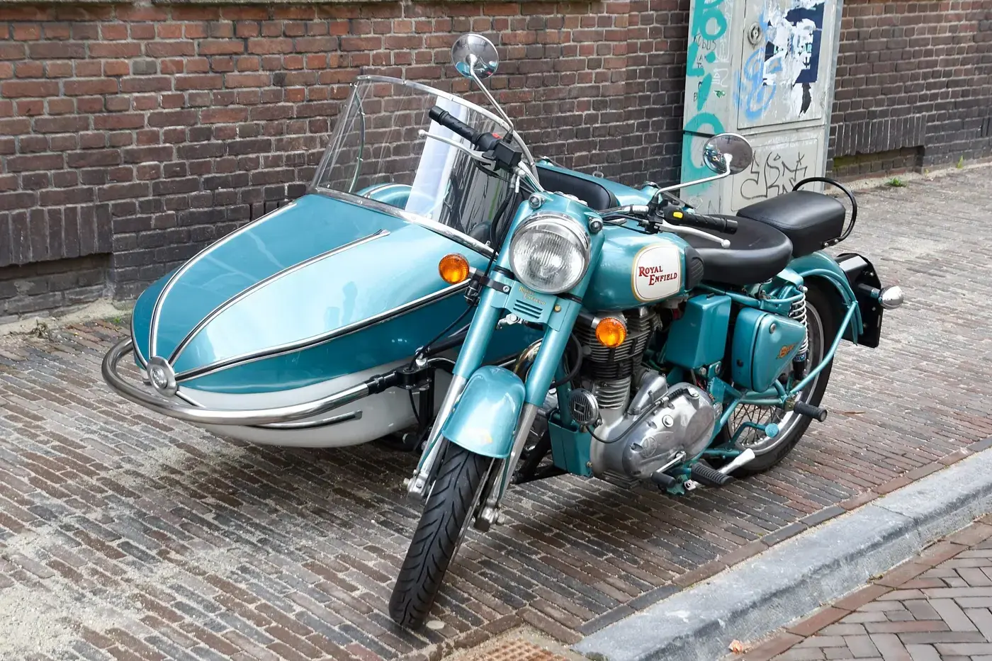 Royal Enfield Classic, custom — vue extérieure